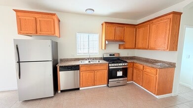 381 S 37th St in Richmond, CA - Building Photo - Building Photo