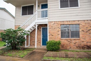 700 Navarro Dr, Unit A in College Station, TX - Building Photo