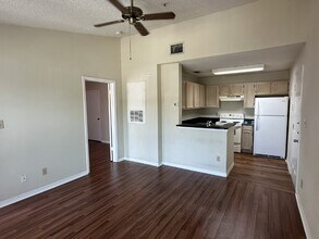 4021 Crockers Lake Blvd-Unit -1525 in Sarasota, FL - Foto de edificio - Building Photo