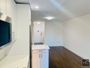 EAST 35 STREET in New York, NY - Building Photo - Building Photo