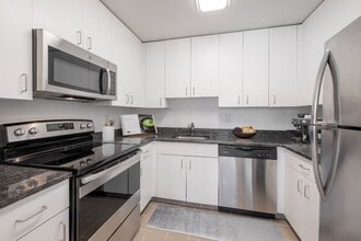 Canterbury Green in Stamford, CT - Foto de edificio - Building Photo