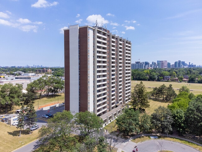 Bentley Apartments in Toronto, ON - Building Photo - Building Photo