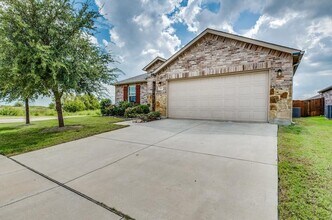 369 Magma Dr in Fort Worth, TX - Building Photo - Building Photo