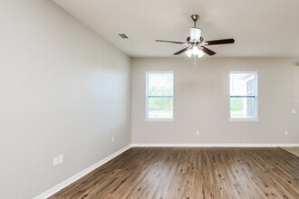 11529 Tangle Stone Dr in Gibsonton, FL - Building Photo - Building Photo