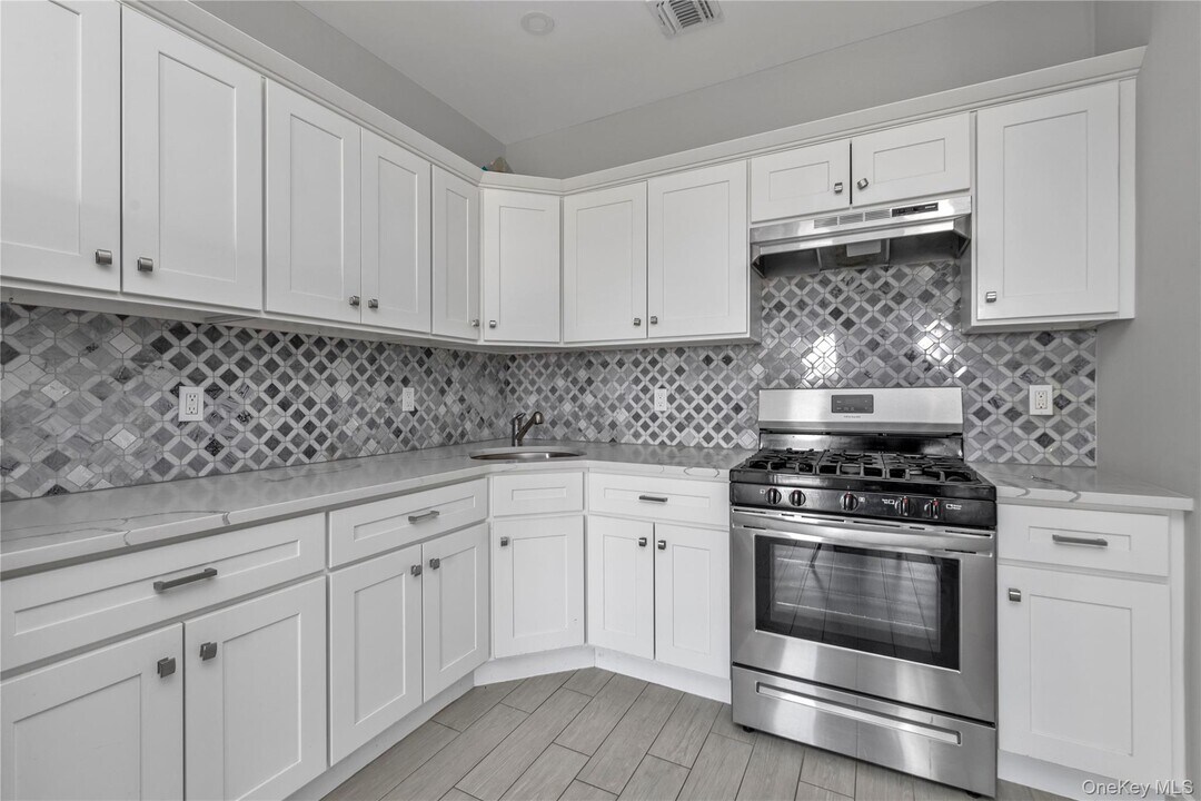 17 N Park Ave in Rockville Centre, NY - Foto de edificio