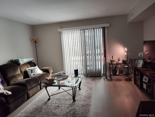 458 Mariners Way in Copiague, NY - Building Photo - Building Photo