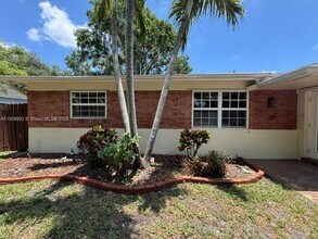 5122 SW 92nd Terrace in Cooper City, FL - Building Photo - Building Photo
