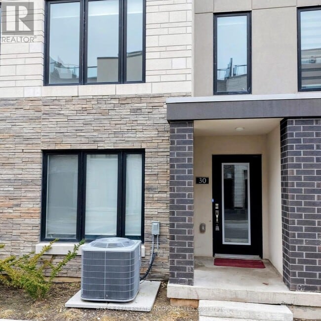 1095 Cooke Blvd. in Burlington, ON - Building Photo - Building Photo