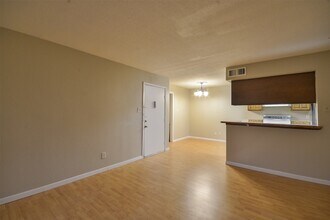 12955 Woodforest Blvd, Unit 14 in Houston, TX - Building Photo - Building Photo
