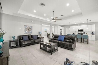 501 Florida Cir N in Apollo Beach, FL - Building Photo - Building Photo