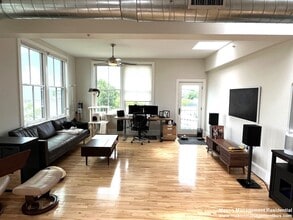 43 Park St, Unit 18 in Somerville, MA - Foto de edificio - Building Photo