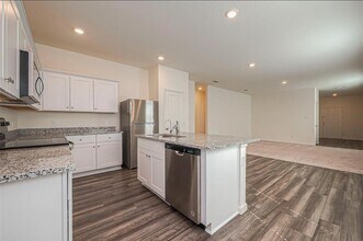 614 Edge Lake Ct in Montgomery, TX - Building Photo - Building Photo