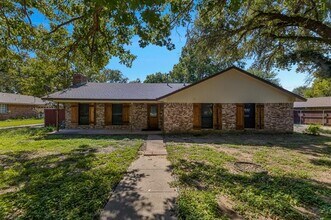 521 Headlee St in Denton, TX - Building Photo - Building Photo