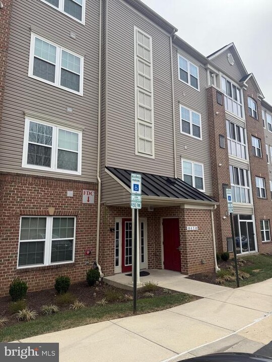 8470 Ice Crystal Dr in Laurel, MD - Building Photo