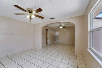 166 E 17th St in Hialeah, FL - Building Photo - Building Photo