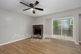 1270 E Rockhill St in Springfield, MO - Building Photo - Building Photo
