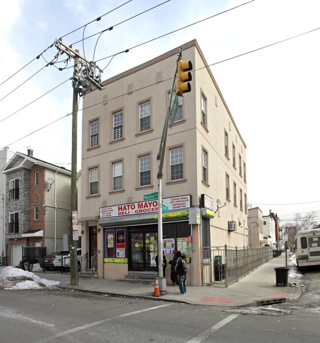 176 Webster Ave in Jersey City, NJ - Building Photo - Building Photo