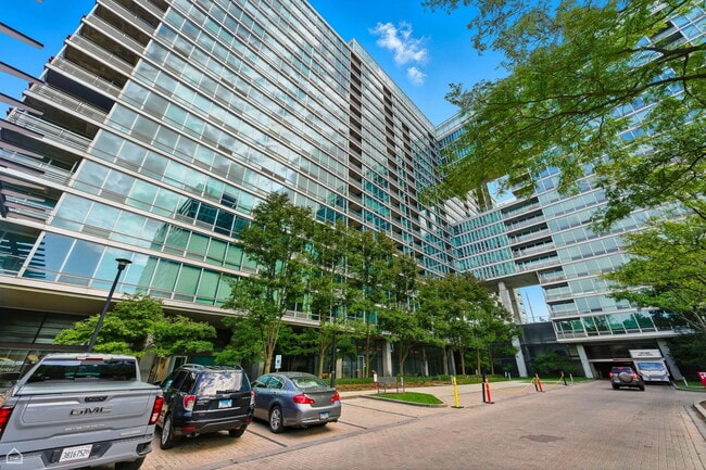 9725 Woods Dr in Skokie, IL - Building Photo - Building Photo
