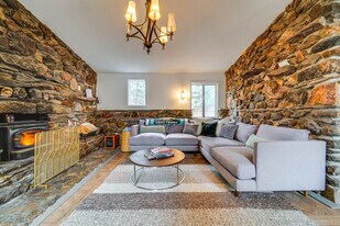 627 Bear Valley Rd in Loyalton, CA - Building Photo