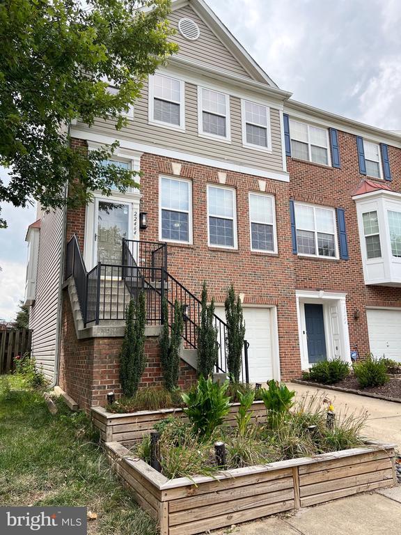 22464 Maison Carree Square in Ashburn, VA - Building Photo - Building Photo