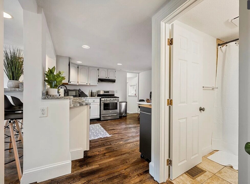 48 School St-Unit -1 in Salem, MA - Building Photo