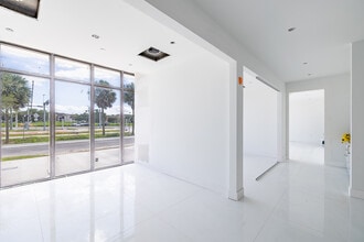 Princeton Crossings in Naranja, FL - Foto de edificio - Interior Photo