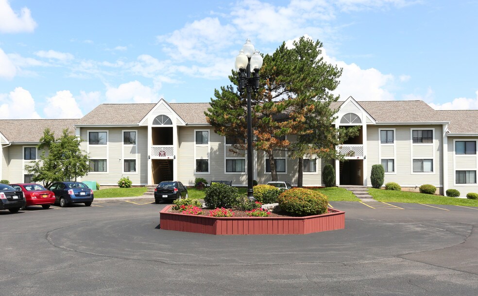 317 Montgomery St Apartments and Nearby Syracuse
