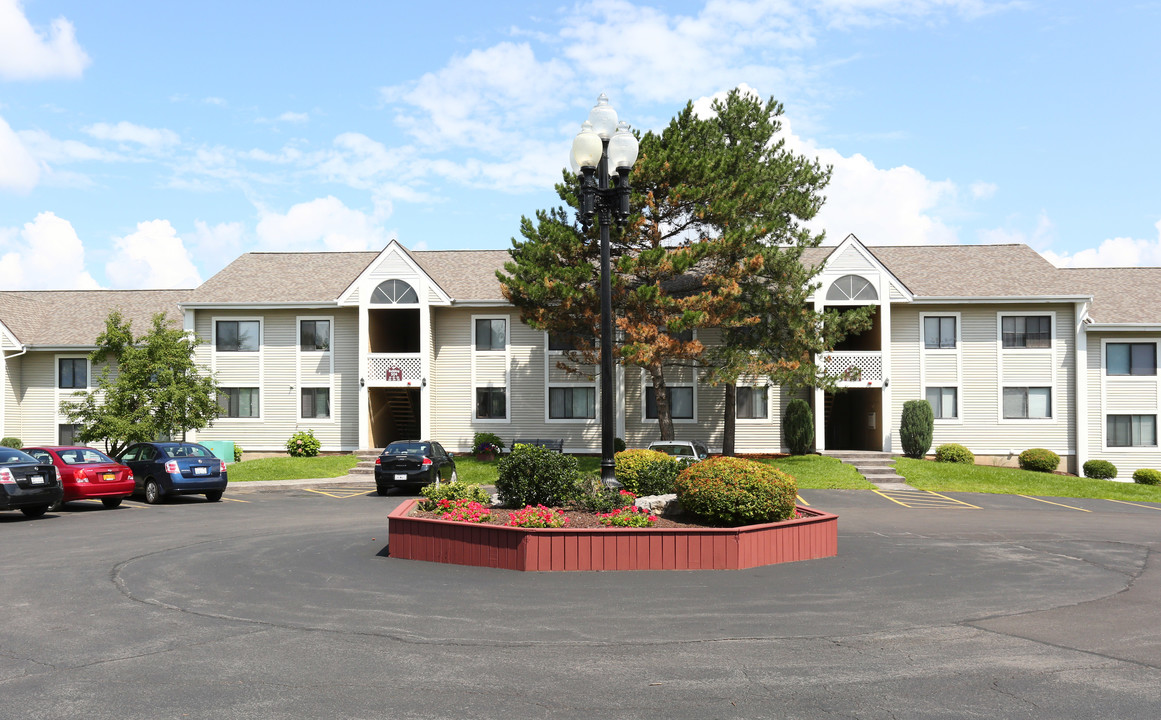 Clarendon Heights in Syracuse, NY - Foto de edificio