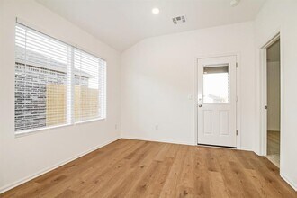 10001 SW 39th St in Mustang, OK - Building Photo - Building Photo