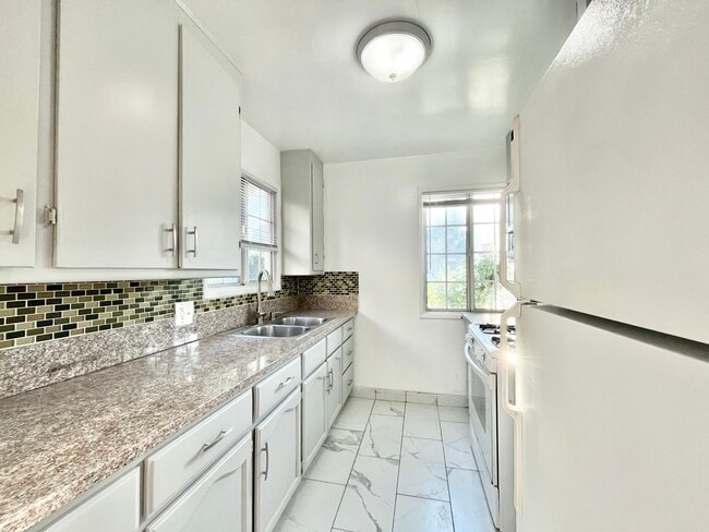 property at 1142 S Bedford St
