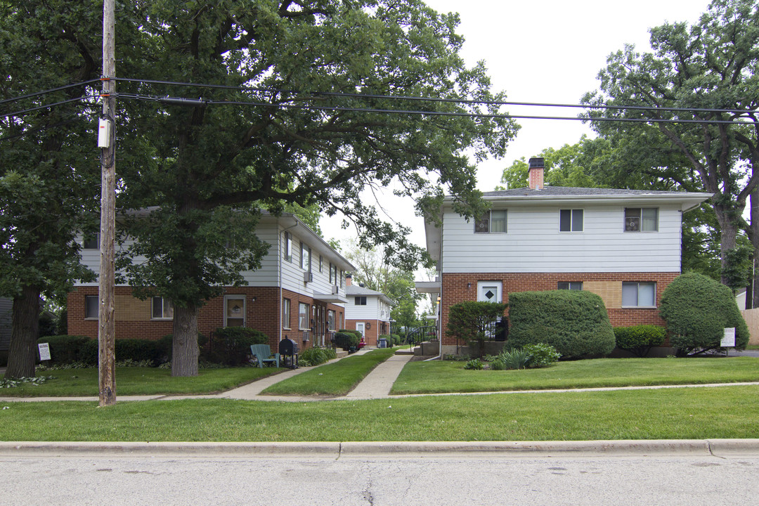 Westerfield Place Apartments in Grayslake, IL - Building Photo