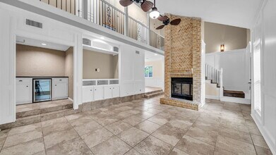 219 April Waters Dr W in Montgomery, TX - Foto de edificio - Building Photo