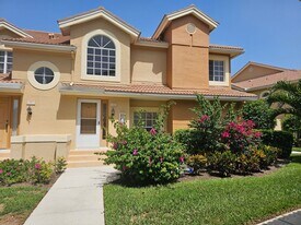 13000 Amberley Ct in Bonita Springs, FL - Building Photo