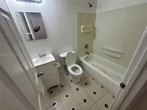 300 SW 4th Ct in Fort Lauderdale, FL - Building Photo - Building Photo