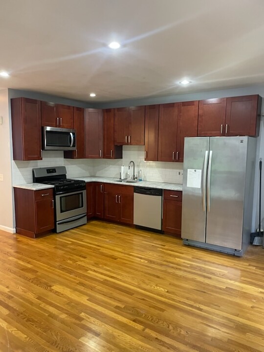 345 Meridian St, Unit #2 in Boston, MA - Foto de edificio