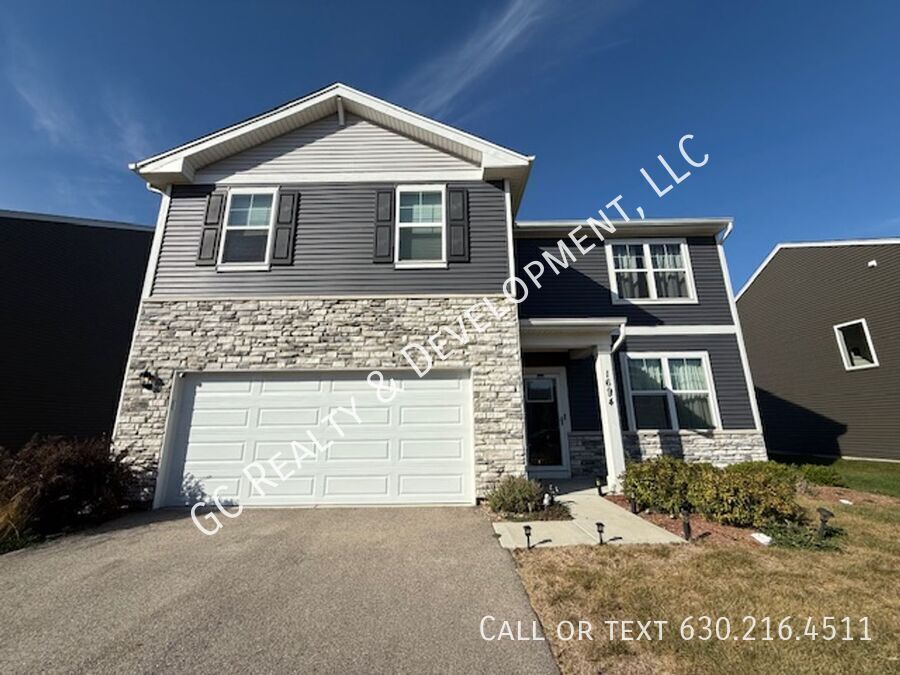 1694 Cottage Dr in Pingree Grove, IL - Building Photo