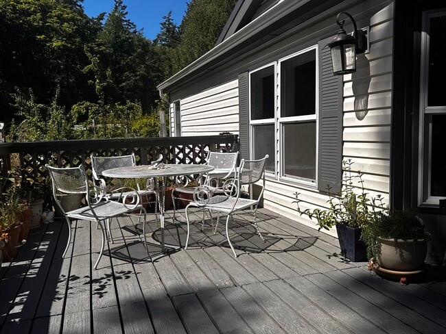 126 Charlie Ln in Lopez Island, WA - Building Photo - Building Photo