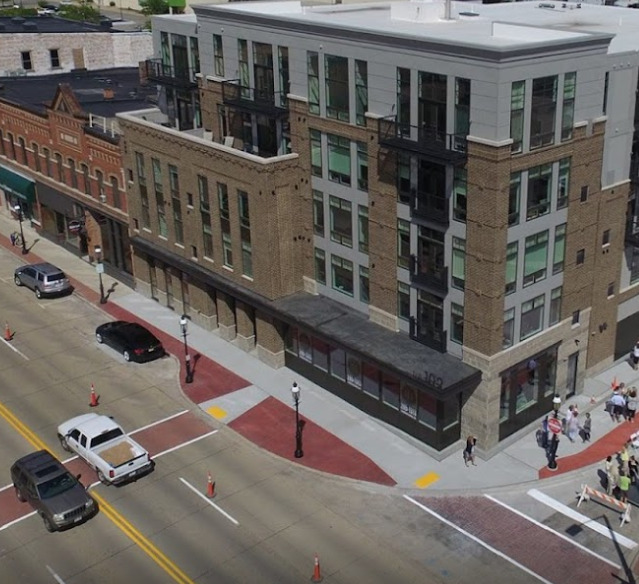 102 N Broadway in De Pere, WI - Foto de edificio - Building Photo