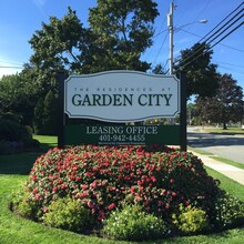 The Residences at Garden City in Cranston, RI - Foto de edificio - Building Photo