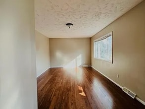 8710 Cherry Ln Ct in La Vista, NE - Building Photo - Building Photo