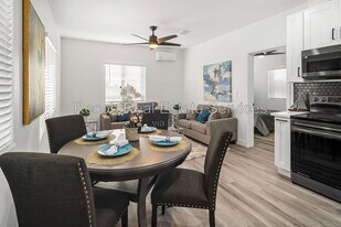 4988 Genesee Ave in San Diego, CA - Building Photo