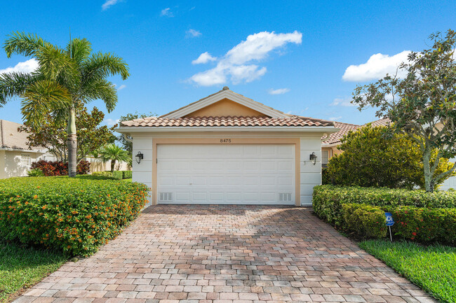 8475 Quito Pl in Wellington, FL - Building Photo - Building Photo