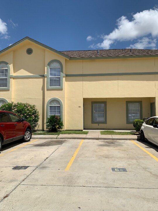 1000 Ranchway Dr in Laredo, TX - Building Photo