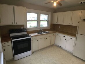 1400 Grove Dr in Pulaski, VA - Building Photo - Building Photo