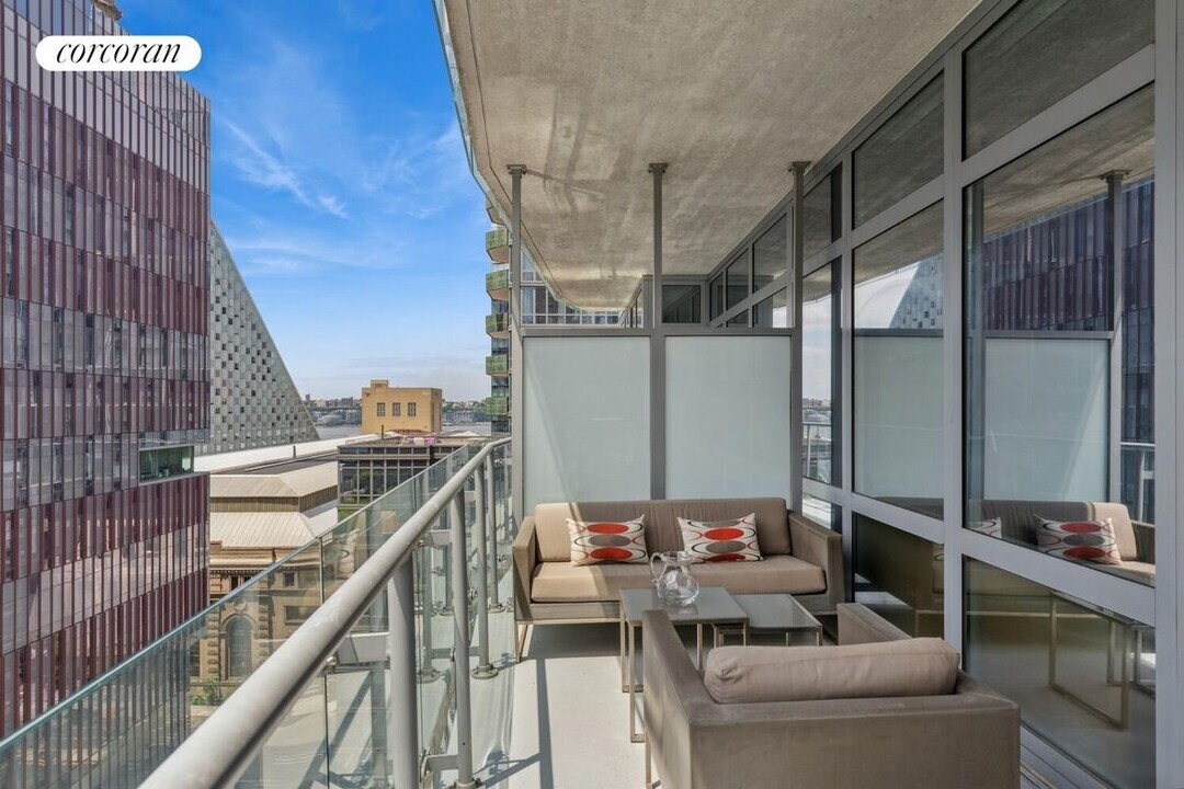 555 W 59th St in New York, NY - Building Photo