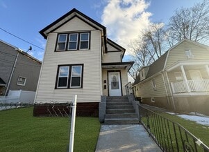 86 W Main St in Bergenfield, NJ - Building Photo - Building Photo