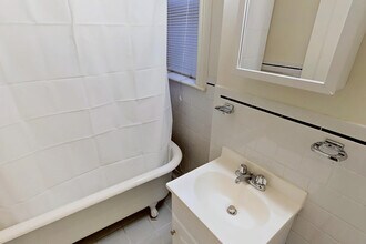 25 Queensberry St, Unit 32 in Boston, MA - Building Photo - Building Photo
