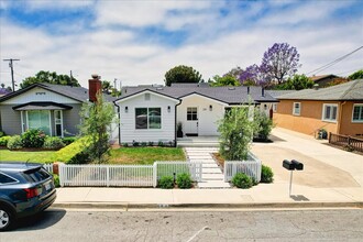 219 Santa Isabel Ave in Costa Mesa, CA - Building Photo - Building Photo