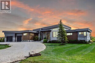 7 Meadowlark Way in Collingwood, ON - Building Photo