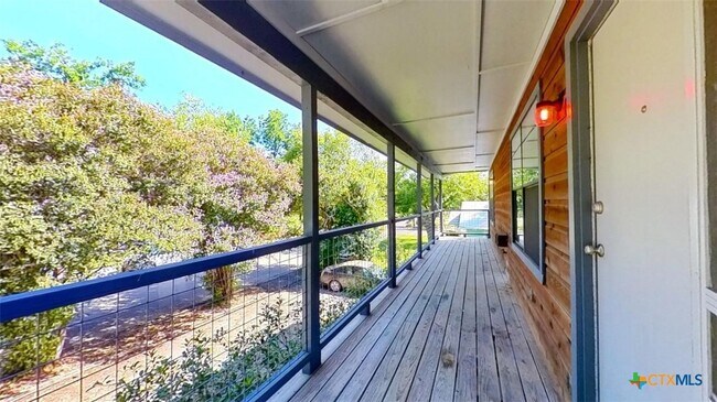 1015 Martin Luther King Dr in San Marcos, TX - Foto de edificio - Building Photo